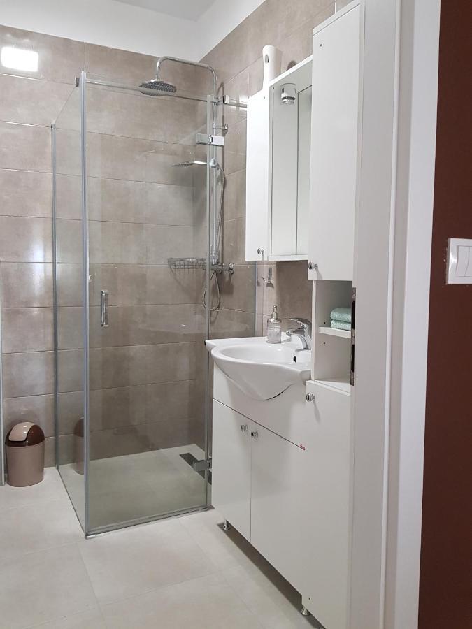 Apartmani Milutin Brodarica  Ngoại thất bức ảnh