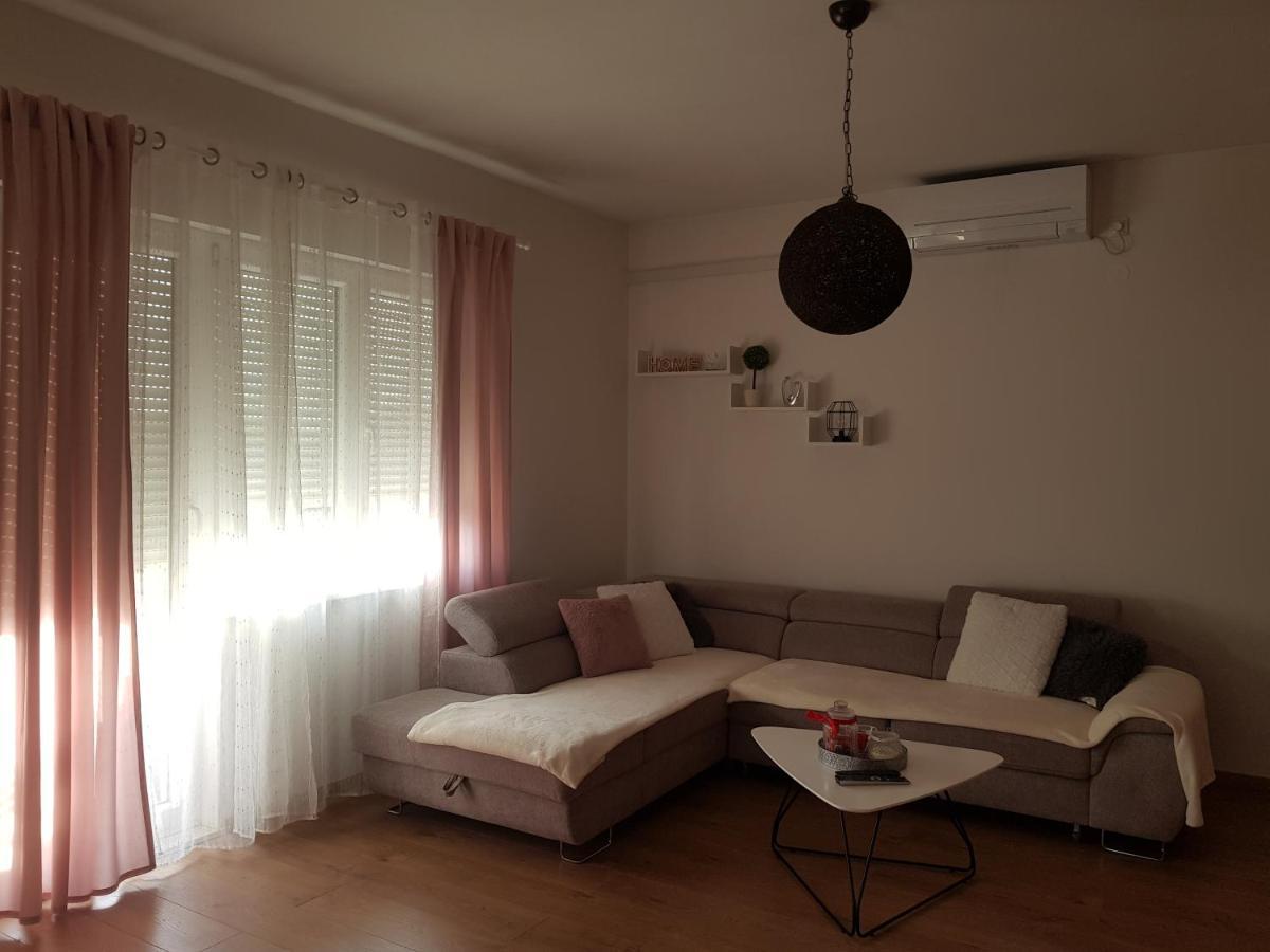 Apartmani Milutin Brodarica  Ngoại thất bức ảnh